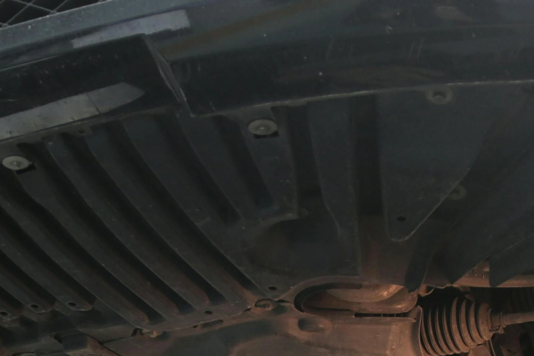 Пескоструйная подготовка нижней части автомобиля